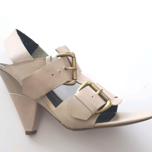 Leather Triangular Heel Sandals with Buckles - Picture 2 of 9